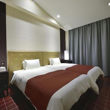 Exes Ishigaki Hotel Ishigaki  Buitenkant foto