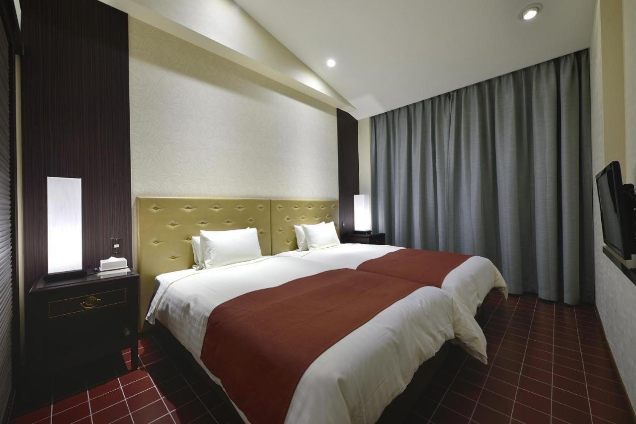 Exes Ishigaki Hotel Ishigaki  Buitenkant foto