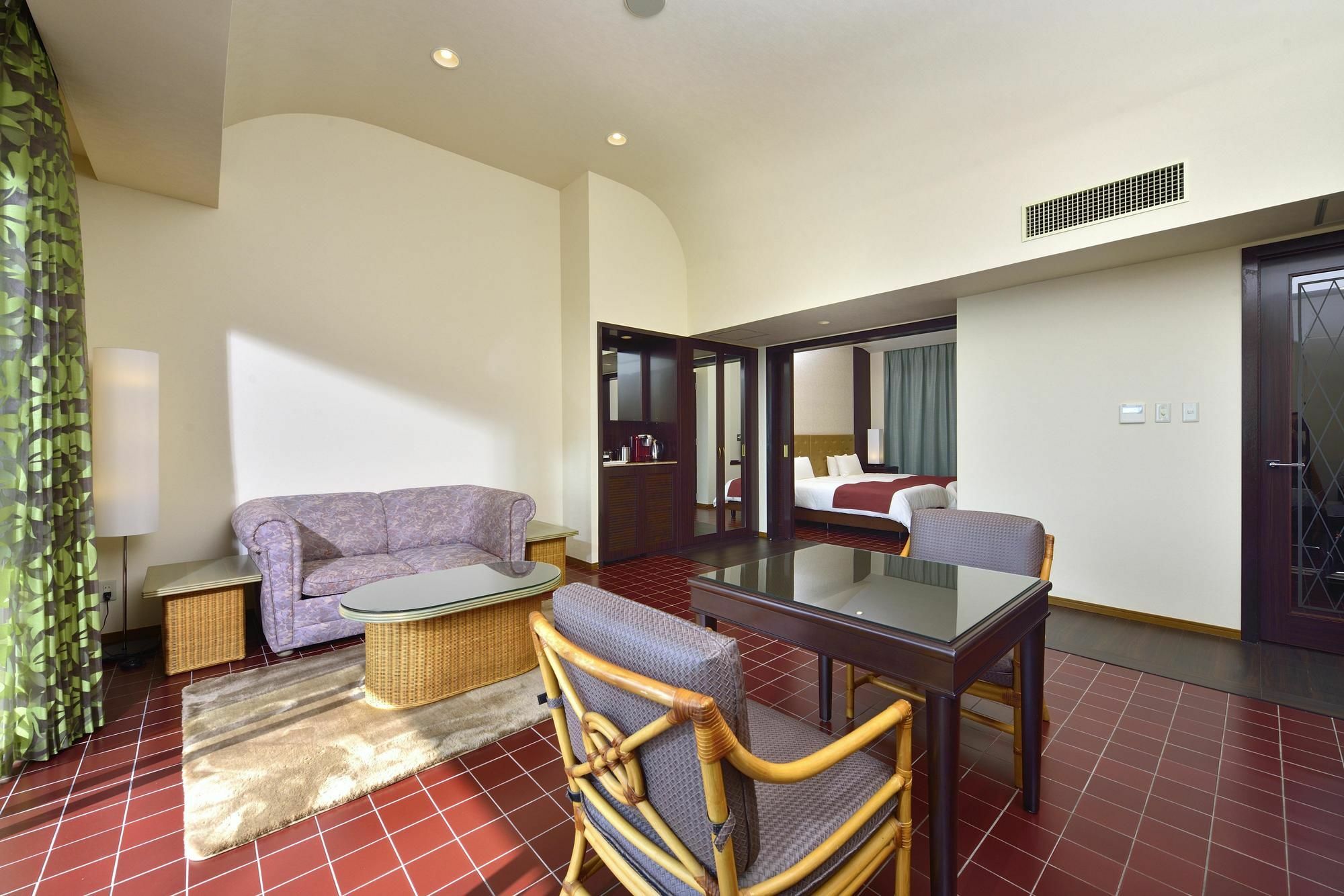 Exes Ishigaki Hotel Ishigaki  Buitenkant foto