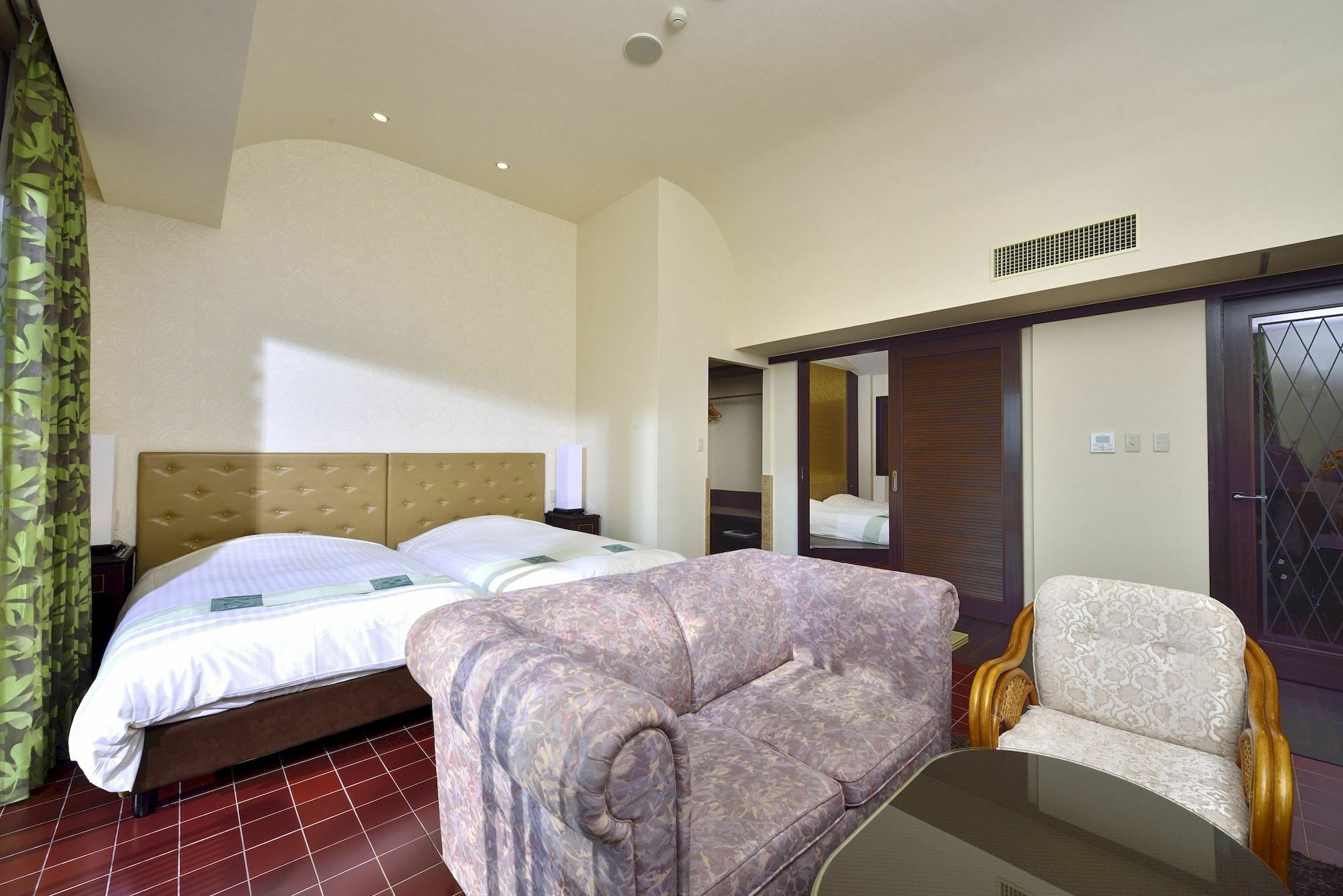 Exes Ishigaki Hotel Ishigaki  Buitenkant foto